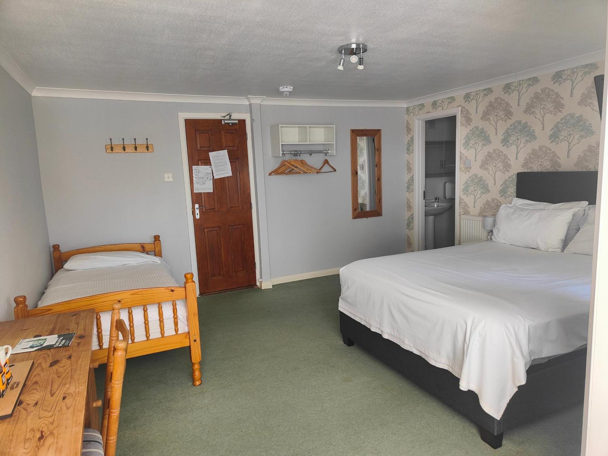 Pine Lodge Hotel New Quay Exterior foto