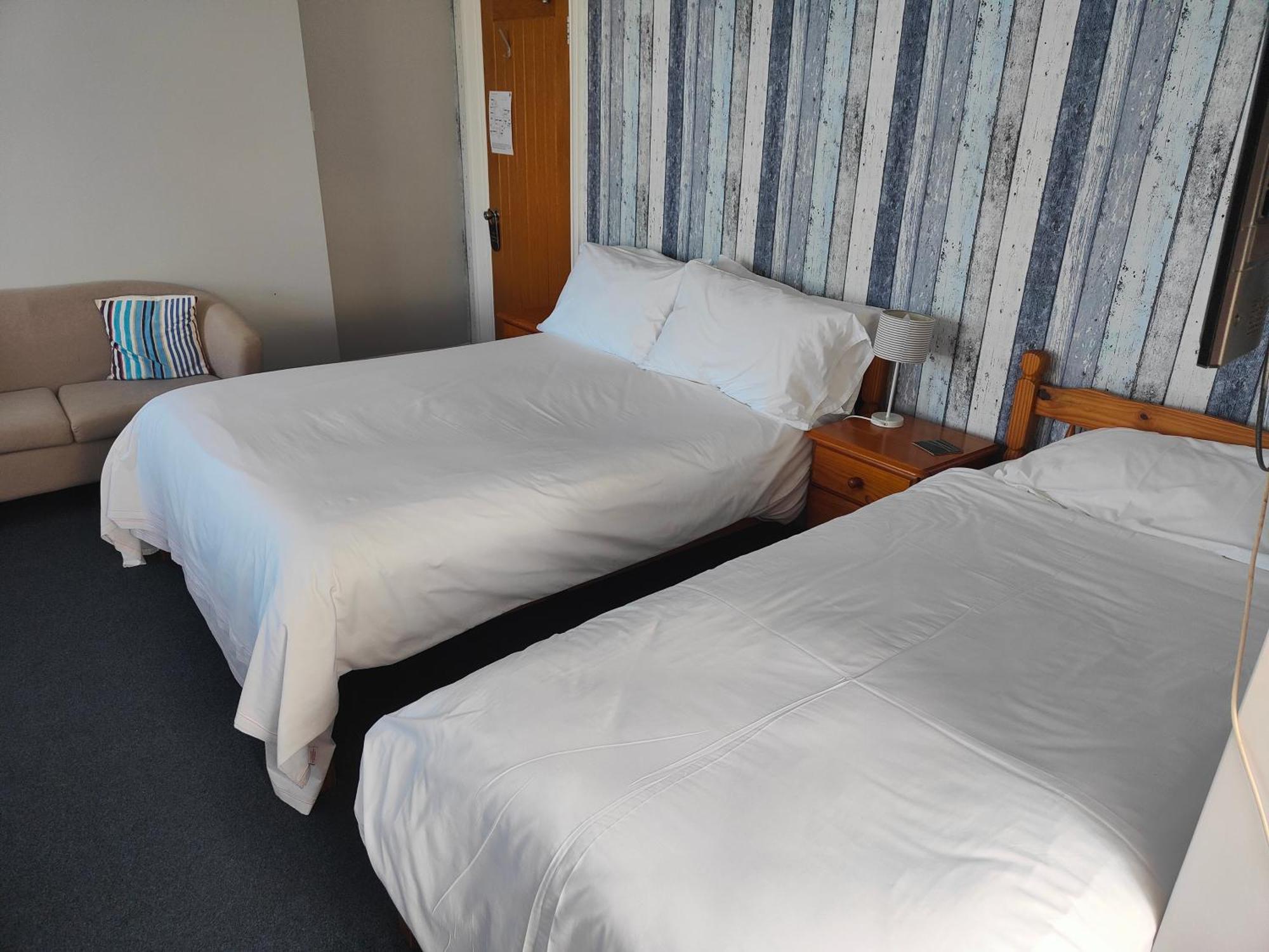 Pine Lodge Hotel New Quay Exterior foto