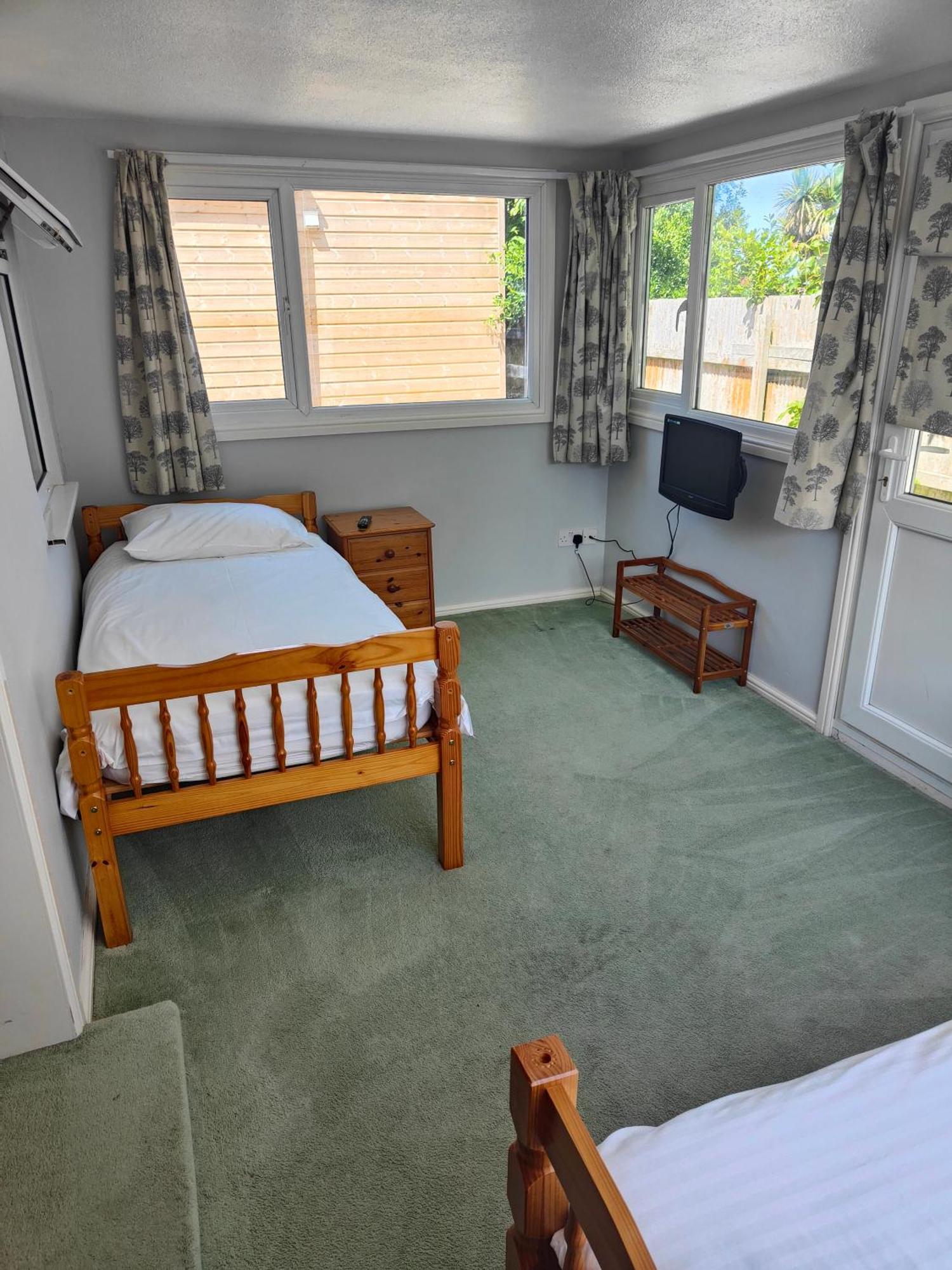 Pine Lodge Hotel New Quay Exterior foto