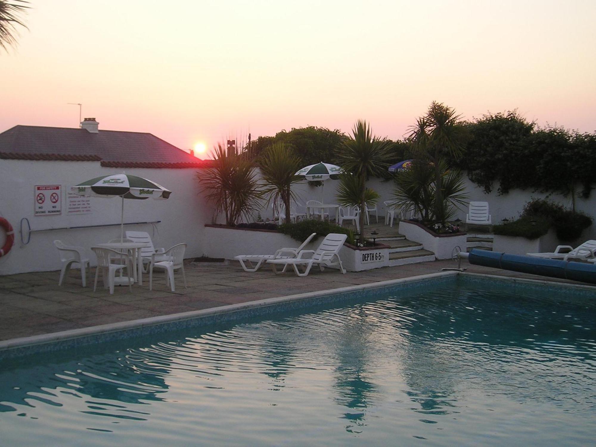 Pine Lodge Hotel New Quay Exterior foto