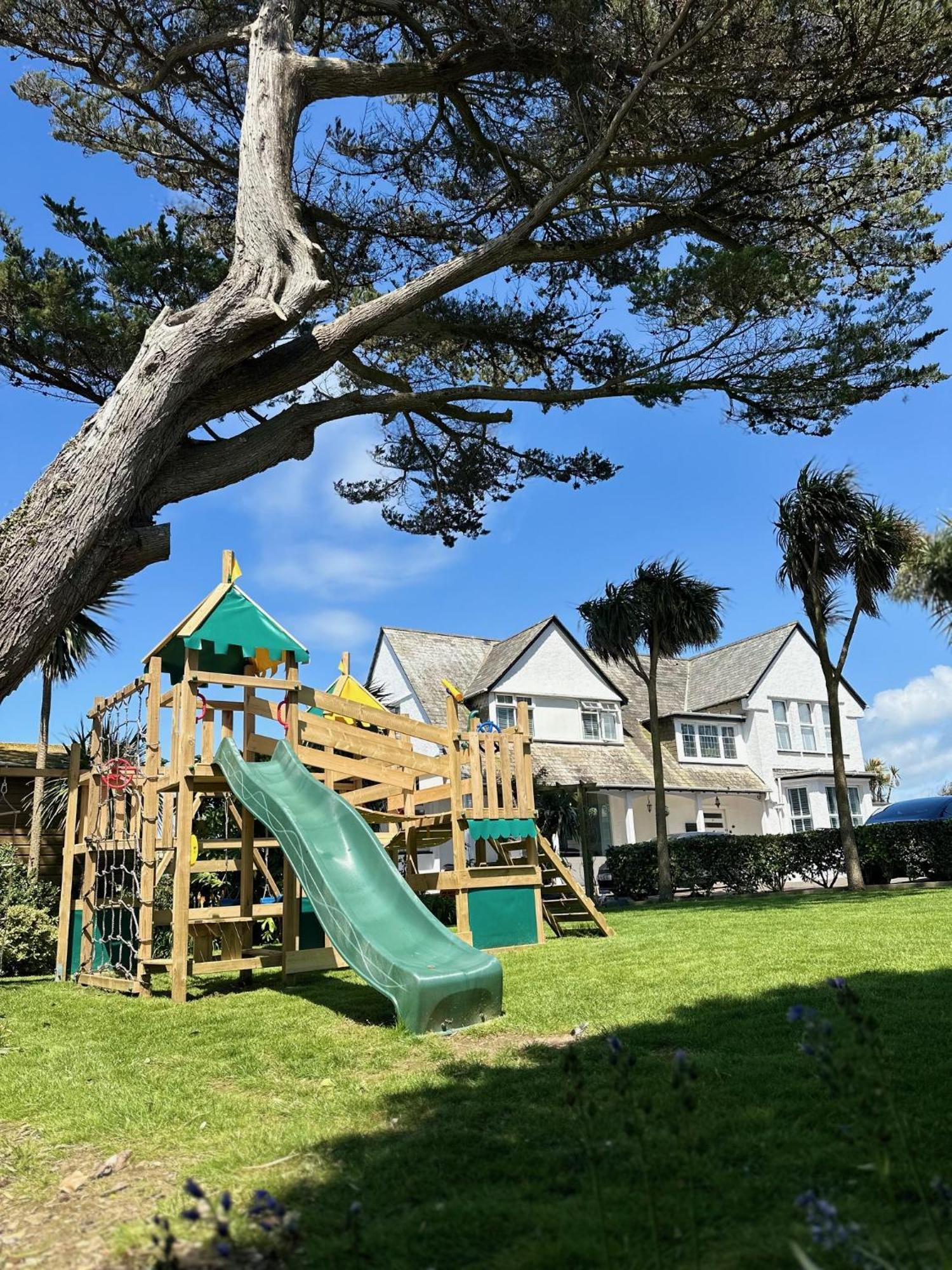 Pine Lodge Hotel New Quay Exterior foto