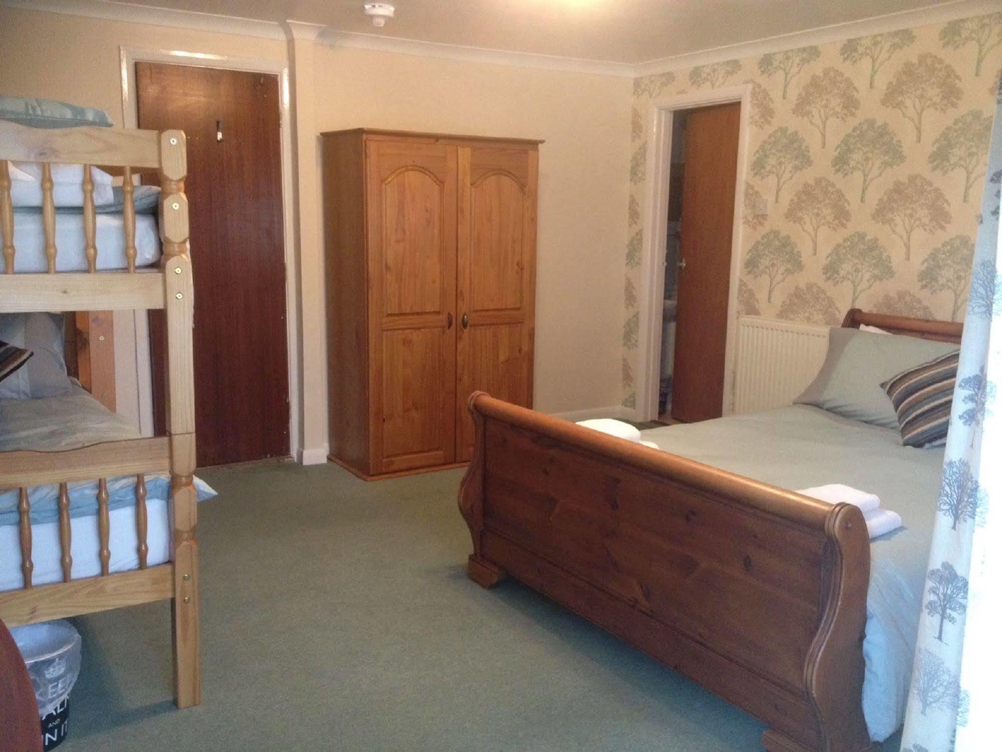 Pine Lodge Hotel New Quay Exterior foto