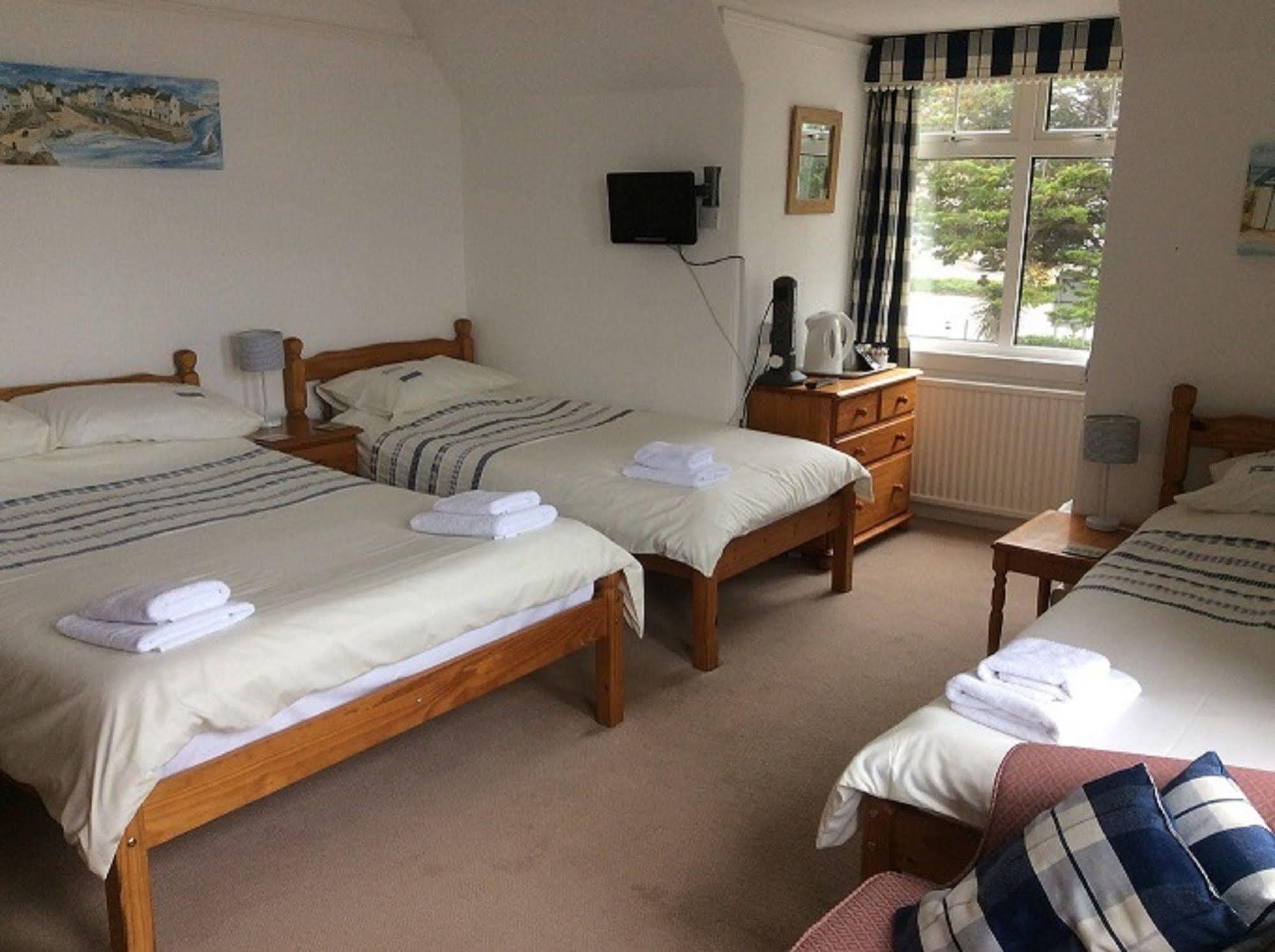 Pine Lodge Hotel New Quay Exterior foto